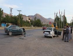 Oltu'da trafik kazası: 6 yaralı 